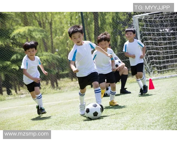 学生学足球的乐趣与成长之路探索培养团队精神与个人能力的完美结合